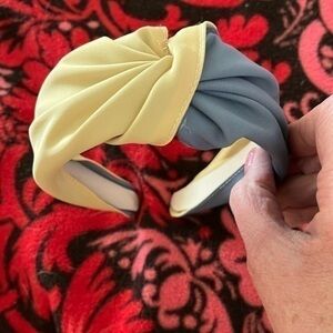 NWOT Women’s Blue And Cream Headband